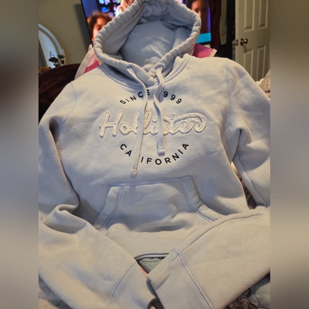 Hollister Women's Size XS Gray Retro Y2K Logo Pullover Hoodie